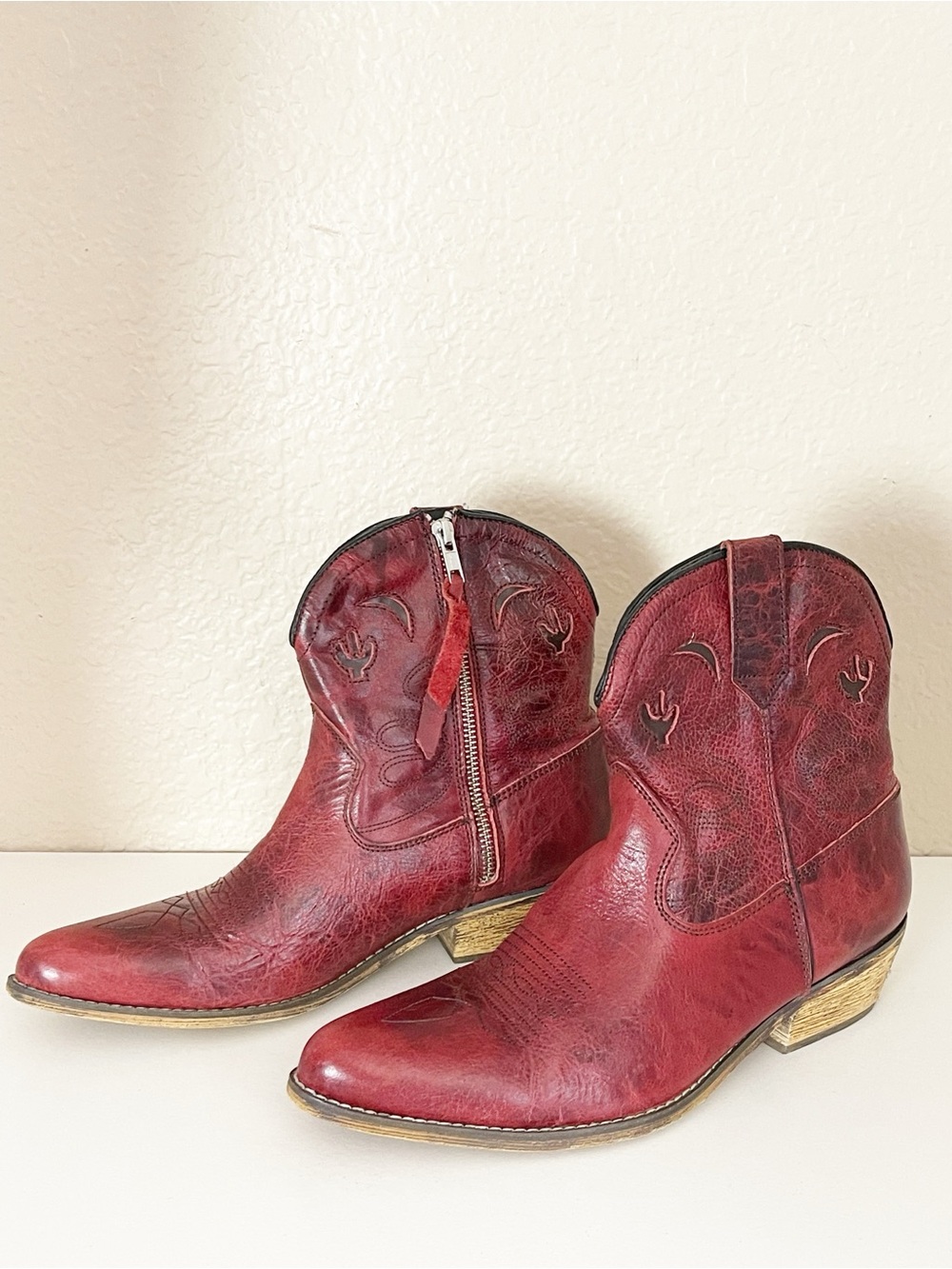 Vintage Dingo Adobe Rose Western Leather Cowboy Bootie in Red 9 - Picture 14 of 14
